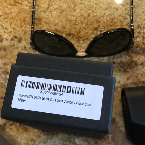 Persol 0714 Gloss Black Sunglasses - Picture 7 of 7